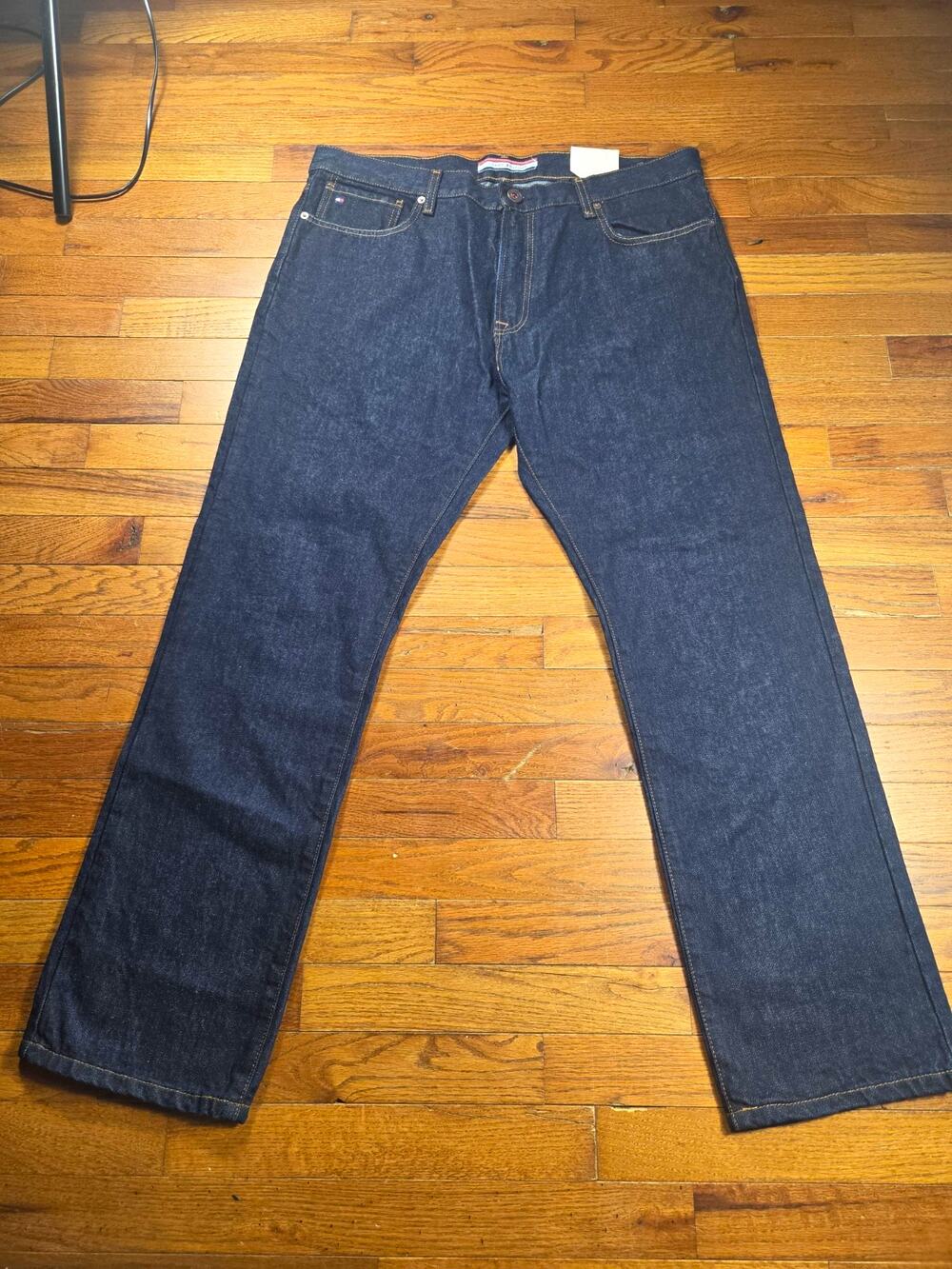 NWT Tommy Hilfiger Mens Jeans 36x32 Classic Straight Leg Dark Wash Denim